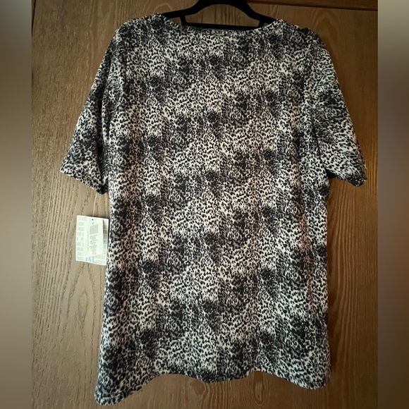 LuLaRoe Gigi top - Picture 6 of 7